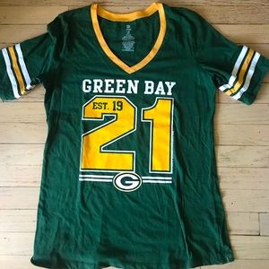 Women’s GreenBay Packers graphic t-shirt ( NFL Team Apparel )